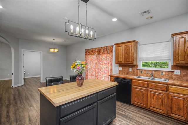 13095 Earl Road, Gravette, AR 72736
