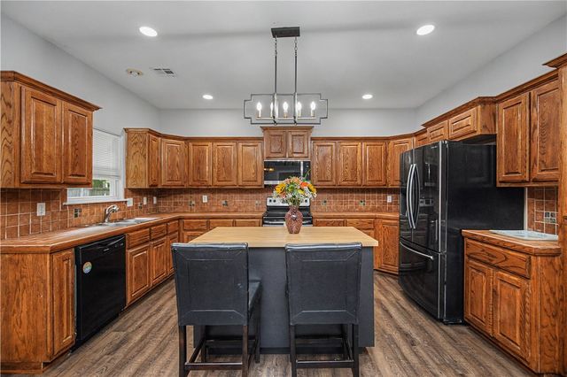13095 Earl Road, Gravette, AR 72736