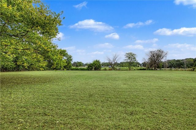 13095 Earl Road, Gravette, AR 72736