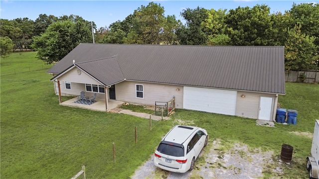13095 Earl Road, Gravette, AR 72736