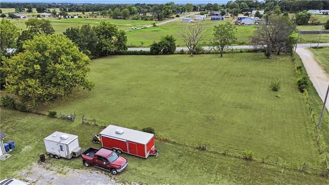 13095 Earl Road, Gravette, AR 72736