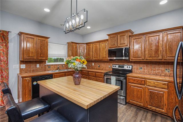13095 Earl Road, Gravette, AR 72736