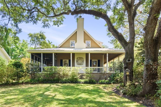143 Live Oak Drive, Mount Pleasant, SC 29464