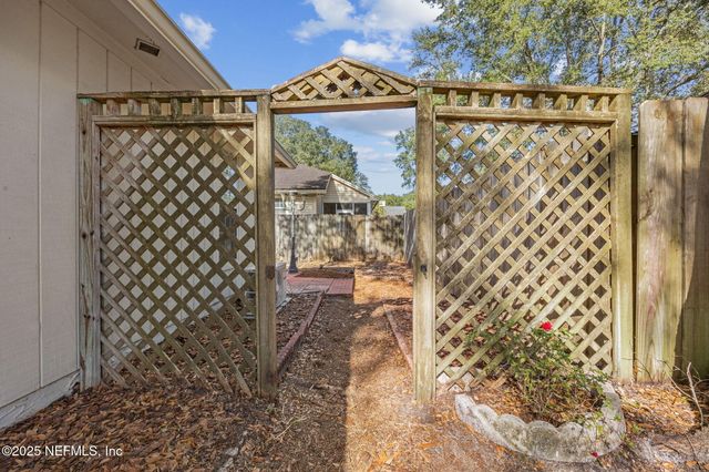 12141 RUNNING BROOK Drive, Jacksonville, FL 32225