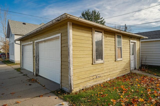 552 E 4th St, Winona, MN 55987