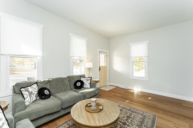 552 E 4th St, Winona, MN 55987