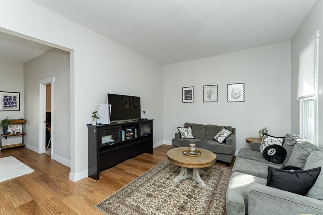 552 E 4th St, Winona, MN 55987