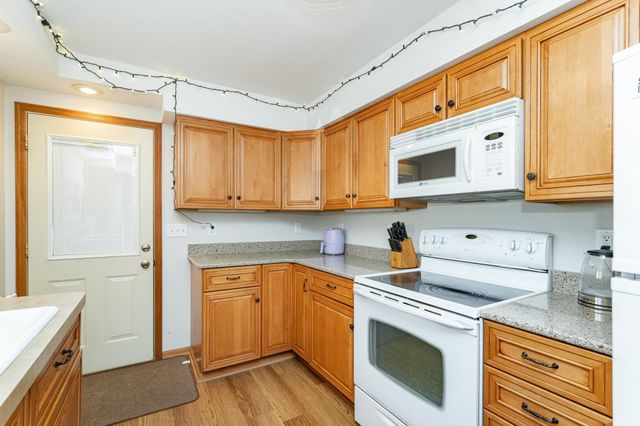 552 E 4th St, Winona, MN 55987