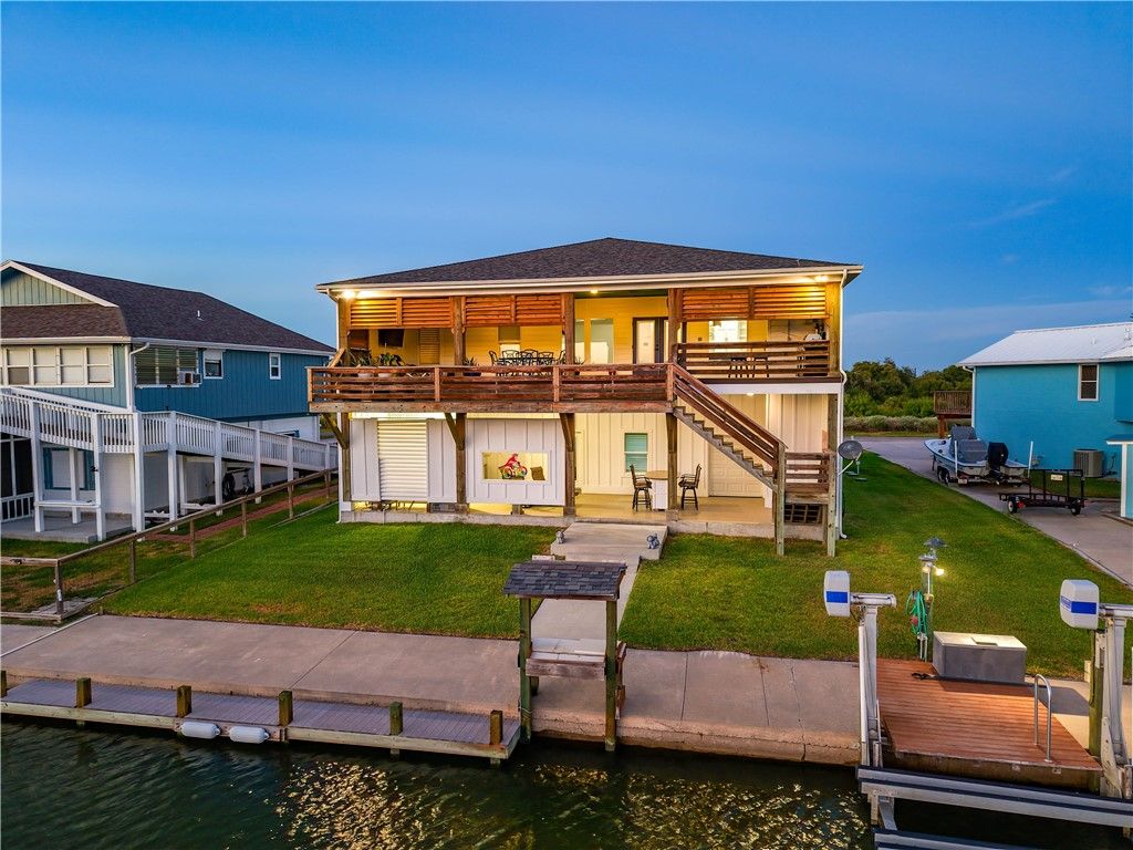 60 Magnolia St, Rockport, TX 78382 — exterior