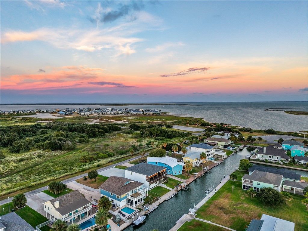 60 Magnolia St, Rockport, TX 78382 — photo 4