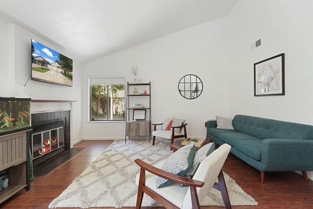 1749 Cape Cod Cir, Lodi, CA 95242