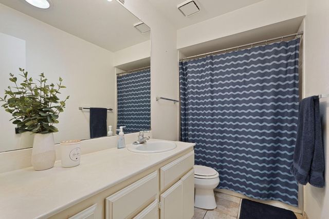 1749 Cape Cod Cir, Lodi, CA 95242