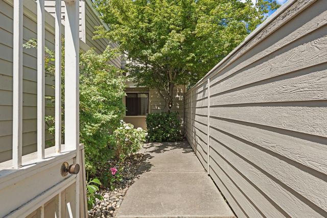 1749 Cape Cod Cir, Lodi, CA 95242