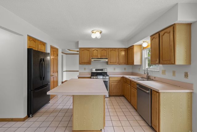 1271 River Trail Drive, Grove City, OH 43123