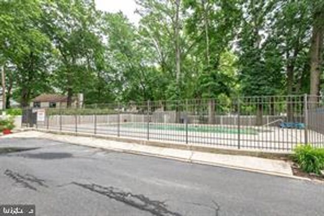 614 CHESTNUT PL, Cherry Hill, NJ 08002