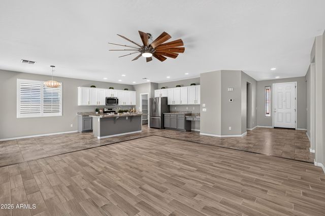 32826 N PEBBLE CREEK Drive, San Tan Valley, AZ 85143