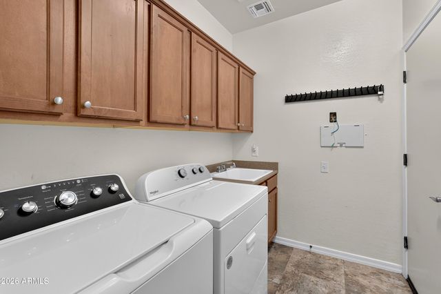32826 N PEBBLE CREEK Drive, San Tan Valley, AZ 85143