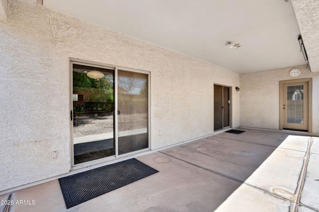 32826 N PEBBLE CREEK Drive, San Tan Valley, AZ 85143