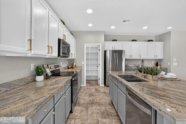 32826 N PEBBLE CREEK Drive, San Tan Valley, AZ 85143