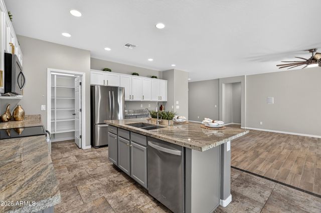 32826 N PEBBLE CREEK Drive, San Tan Valley, AZ 85143