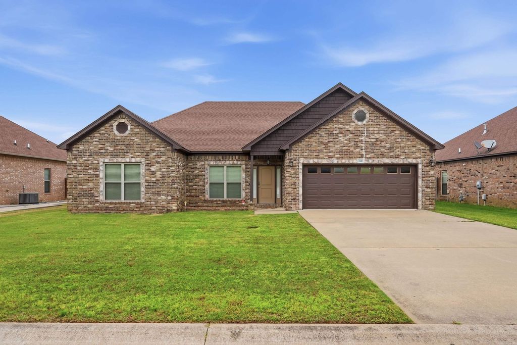 1220 Andrews Drive, Conway, AR 72032