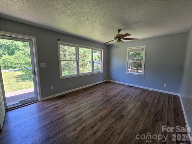 2831 Beechwood Circle, Gastonia, NC 28054