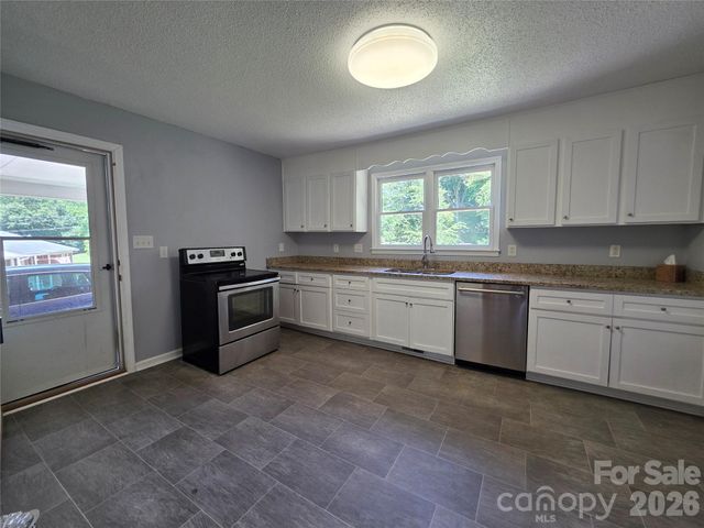 2831 Beechwood Circle, Gastonia, NC 28054