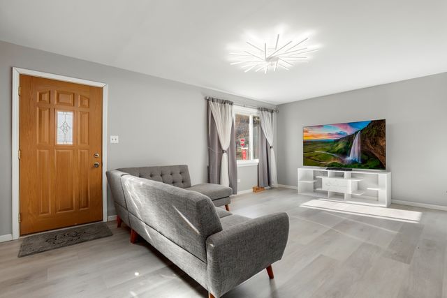 11551 S Komensky Avenue, Alsip, IL 60803