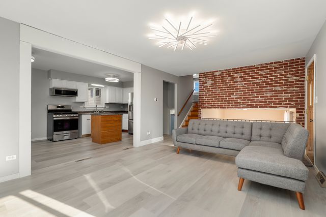 11551 S Komensky Avenue, Alsip, IL 60803