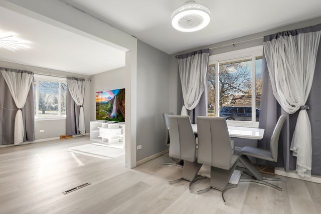 11551 S Komensky Avenue, Alsip, IL 60803