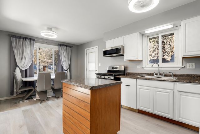 11551 S Komensky Avenue, Alsip, IL 60803