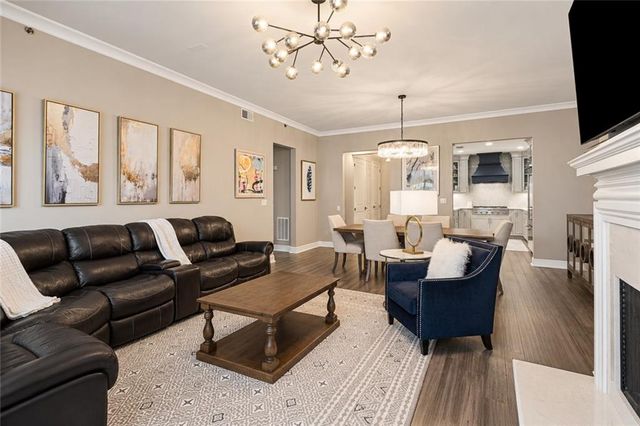 2233 Peachtree Road NE 402, Atlanta, GA 30309