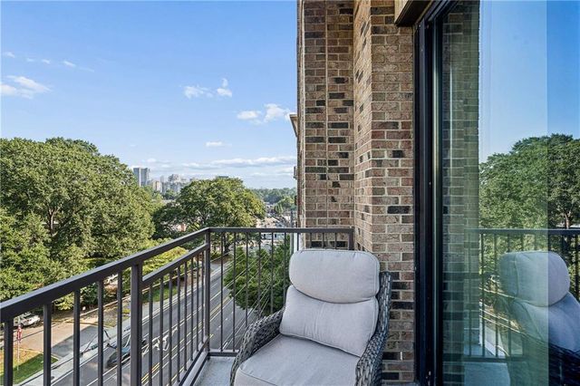 2233 Peachtree Road NE 402, Atlanta, GA 30309