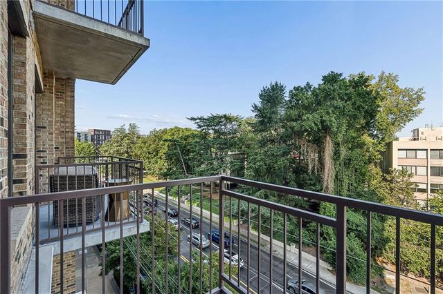 2233 Peachtree Road NE 402, Atlanta, GA 30309