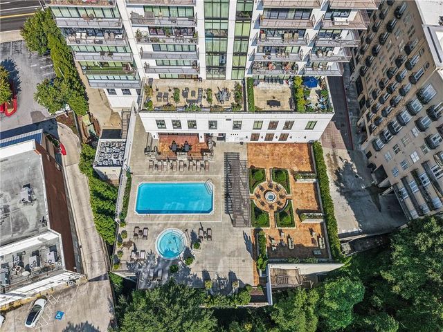 2233 Peachtree Road NE 402, Atlanta, GA 30309
