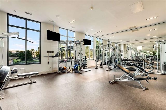 2233 Peachtree Road NE 402, Atlanta, GA 30309