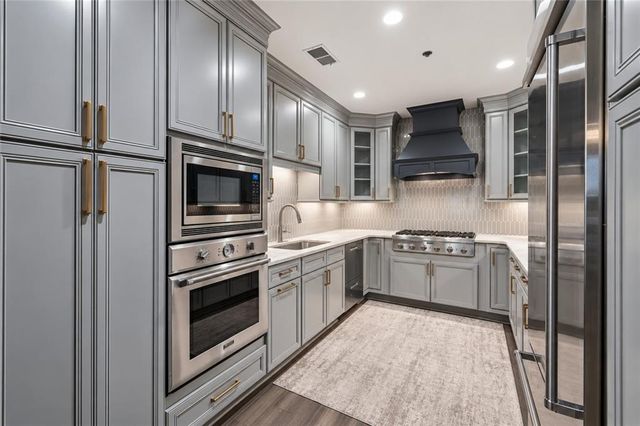 2233 Peachtree Road NE 402, Atlanta, GA 30309