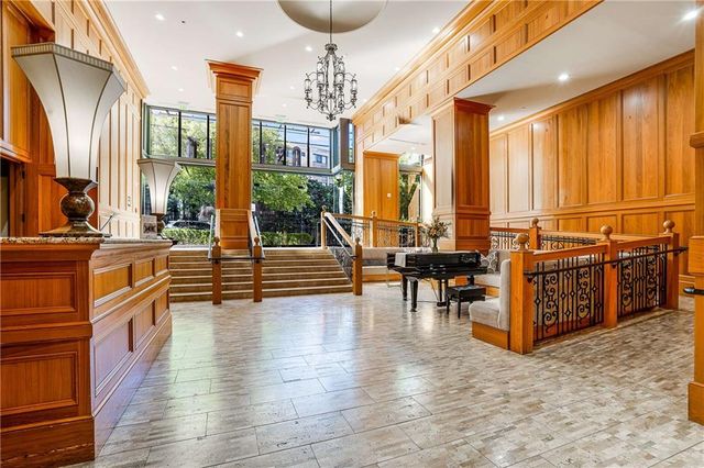 2233 Peachtree Road NE 402, Atlanta, GA 30309