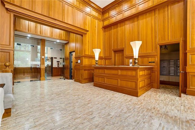 2233 Peachtree Road NE 402, Atlanta, GA 30309
