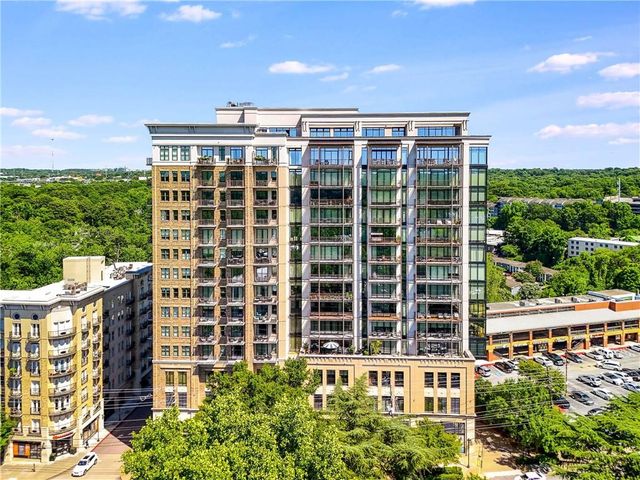 2233 Peachtree Road NE 402, Atlanta, GA 30309