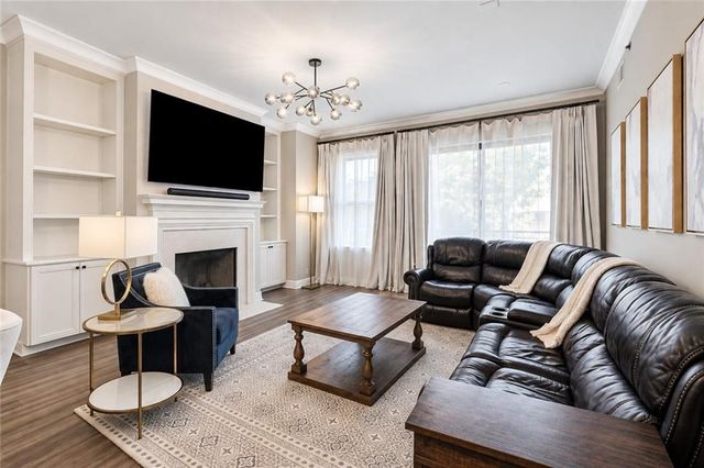2233 Peachtree Road NE 402, Atlanta, GA 30309
