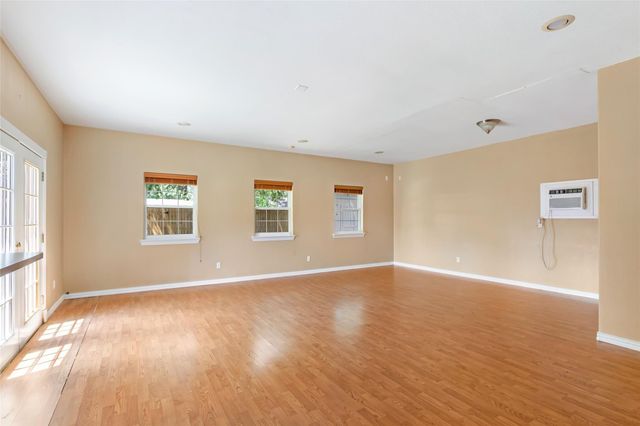 1708 17th Avenue N, Texas City, TX 77590