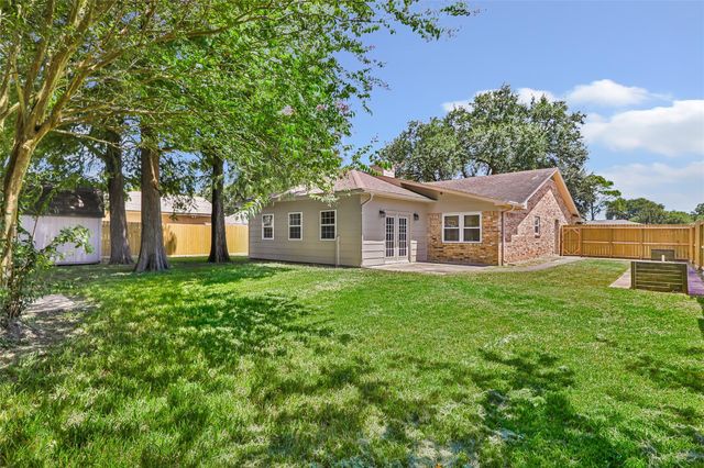 1708 17th Avenue N, Texas City, TX 77590