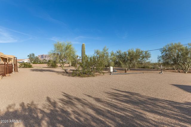 304 E MCKELLIPS Boulevard, Apache Junction, AZ 85119