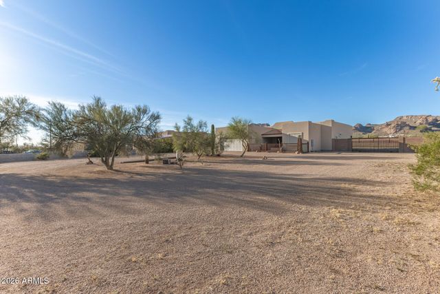 304 E MCKELLIPS Boulevard, Apache Junction, AZ 85119