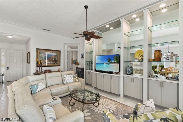 3826 Huelva CT, Naples, FL 34109