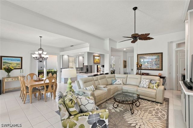 3826 Huelva CT, Naples, FL 34109