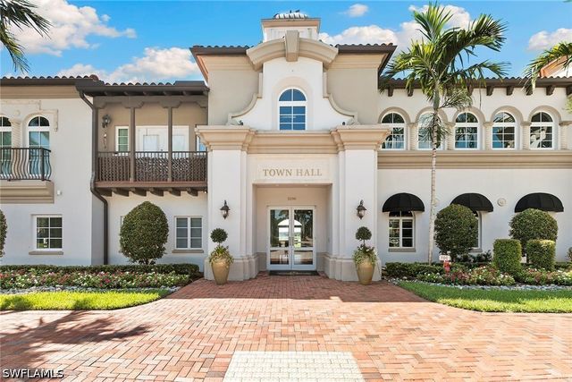 3826 Huelva CT, Naples, FL 34109