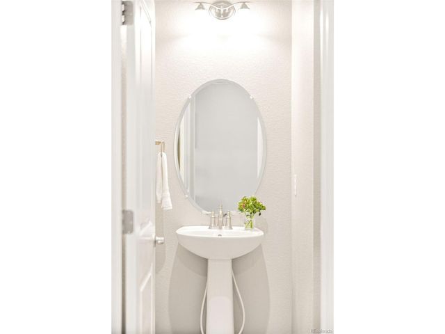 23930 E Minnow Dr, Aurora, CO 80016