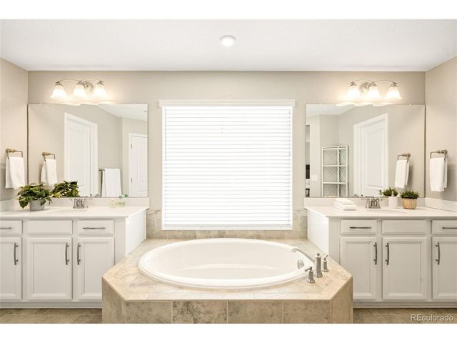 23930 E Minnow Dr, Aurora, CO 80016